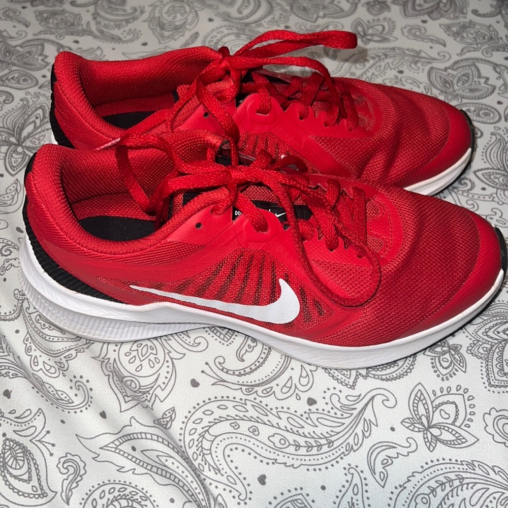 Boys Nike shoes size 3.5Y